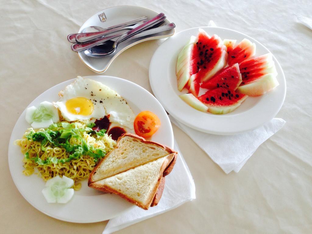 Rainbow Beach Hotel Hikkaduwa Esterno foto