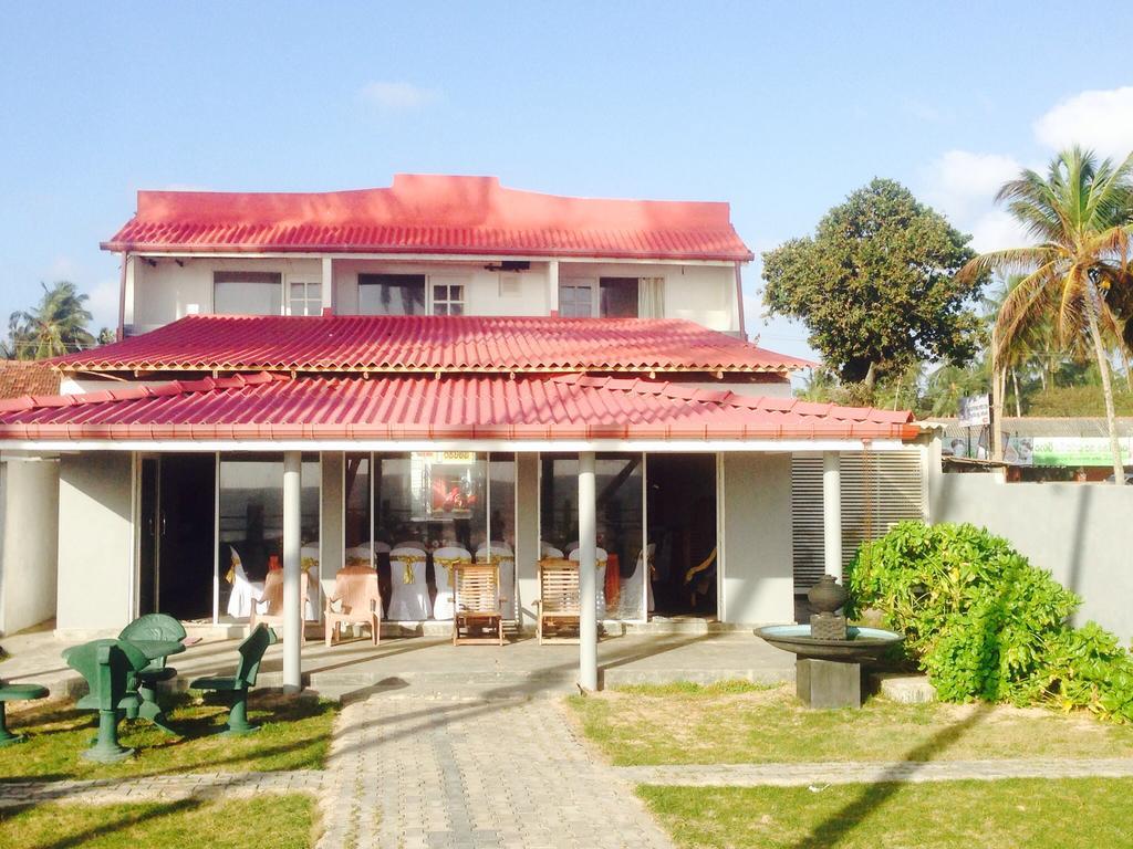 Rainbow Beach Hotel Hikkaduwa Esterno foto