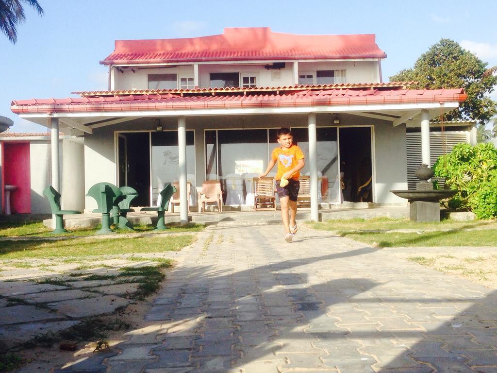 Rainbow Beach Hotel Hikkaduwa Esterno foto