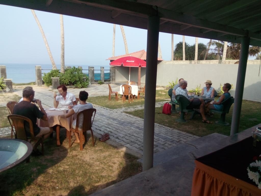 Rainbow Beach Hotel Hikkaduwa Esterno foto