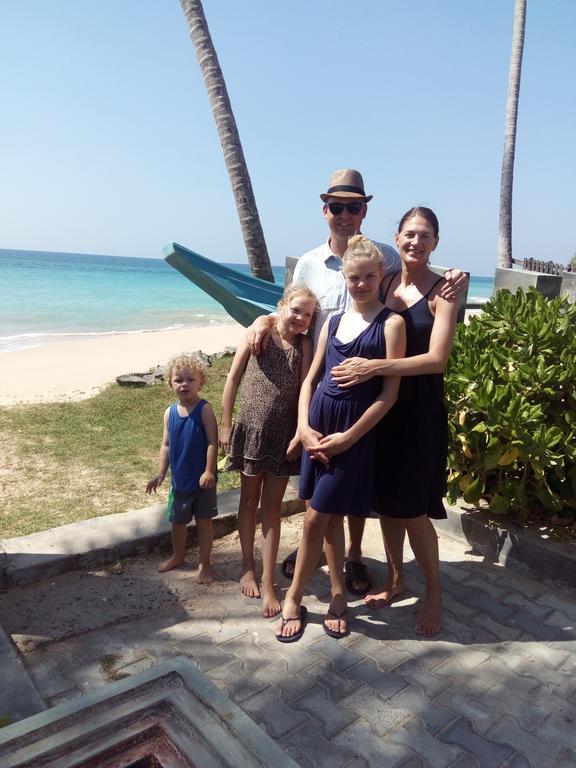 Rainbow Beach Hotel Hikkaduwa Esterno foto