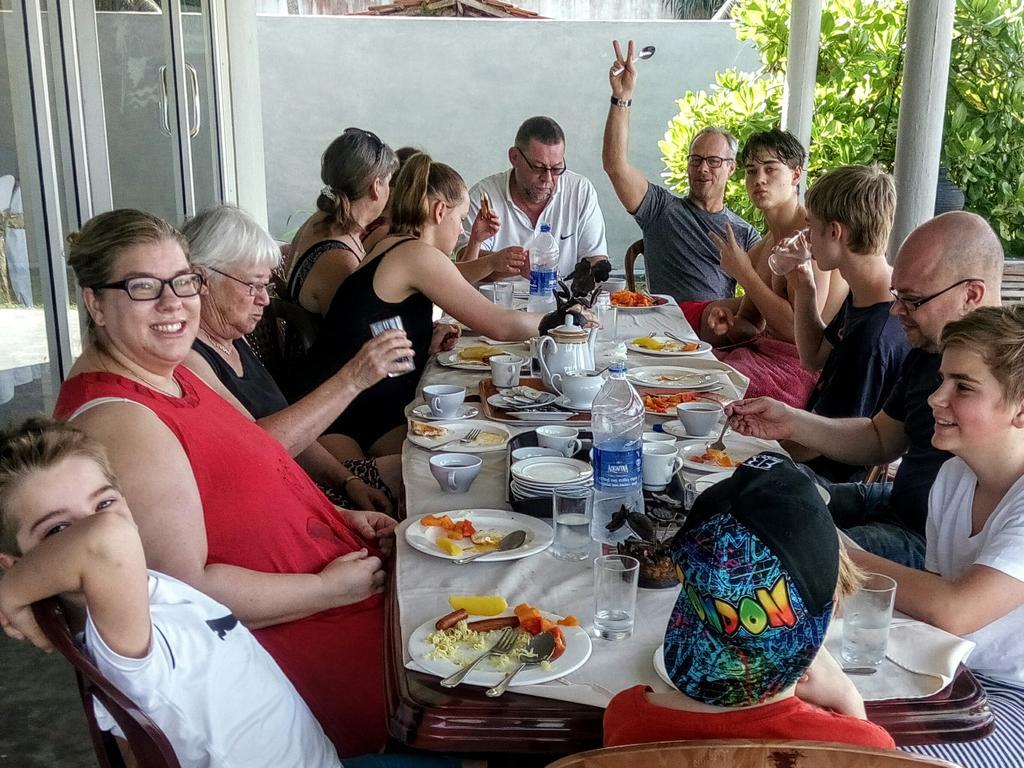 Rainbow Beach Hotel Hikkaduwa Esterno foto