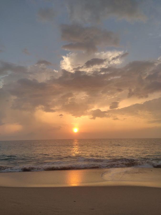 Rainbow Beach Hotel Hikkaduwa Esterno foto