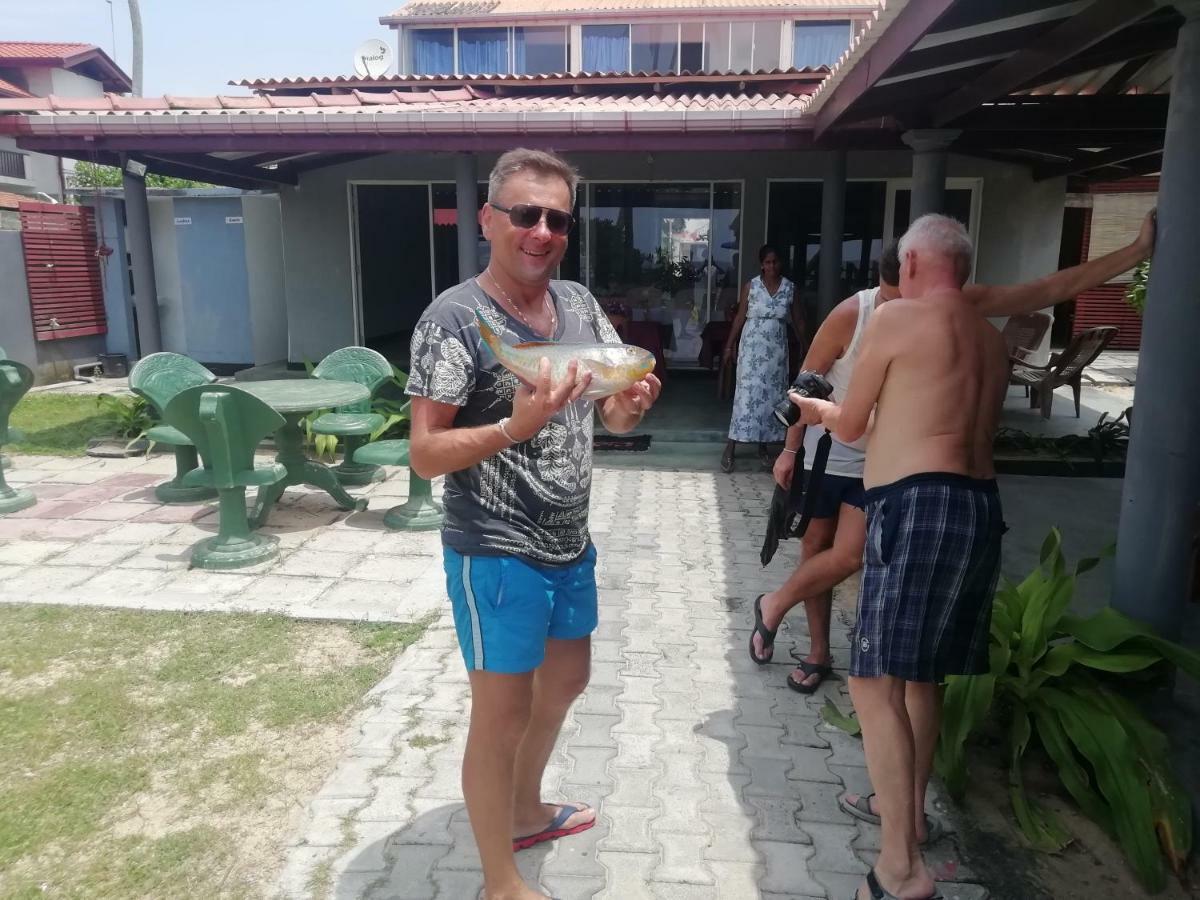Rainbow Beach Hotel Hikkaduwa Esterno foto