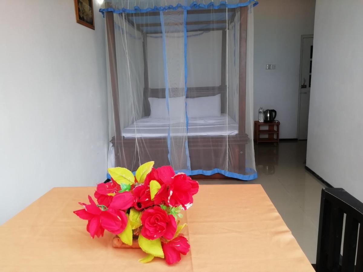 Rainbow Beach Hotel Hikkaduwa Esterno foto